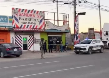 Ejecutan a hombre y lesionan a otro frente a casino clandestino al norte de Hermosillo