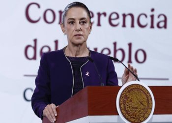 Sheinbaum anuncia denuncias por robo y venta de medicamentos