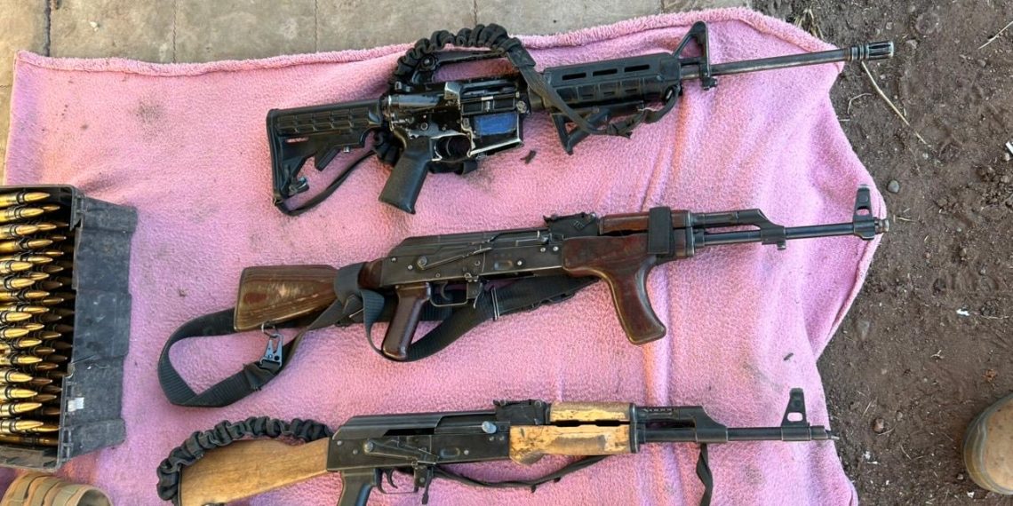 Asegura ejército explosivos y detiene a ocho personas en Tesopaco