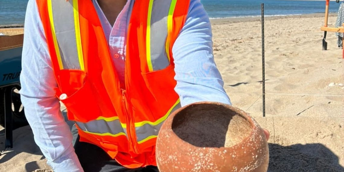 Arqueólogos del Centro INAH Sonora llevaron a cabo el registro y recuperación de un entierro prehispánico en San Carlos