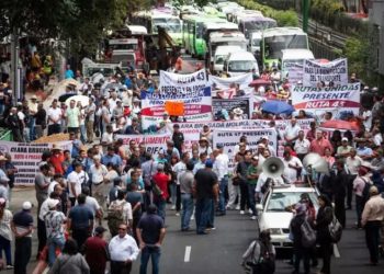 No es con bloqueos como se solucionan los conflictos, dice Gobierno