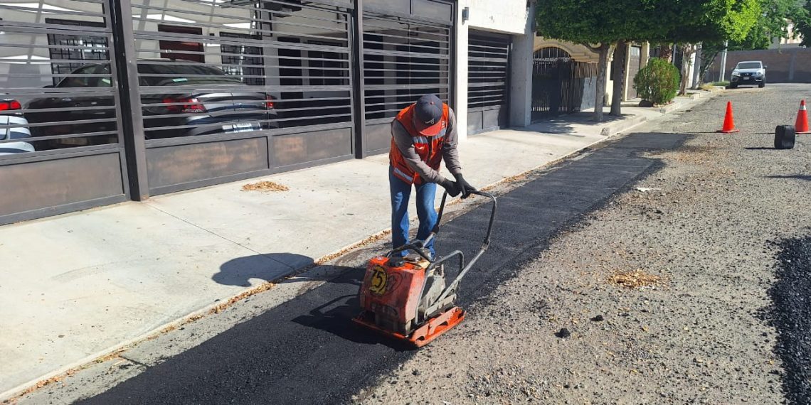 Repara Ayuntamiento de Hermosillo vialidades en 12 colonias más 