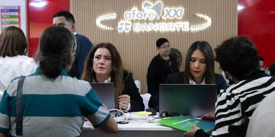 Retiros por desempleo en Afores suman más de 31 mil mdp a octubre y ya rebasan todo 2024