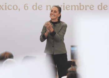 “Nosotros no andamos con parafernalias”, dice Sheinbaum y señala que son 10 los integrantes de su Ayudantía, antes eran 8,000