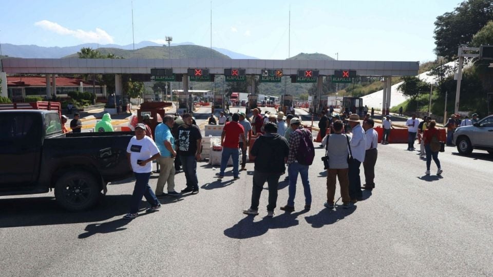 Después de cuatro días, transportistas y agricultores levantan bloqueos carreteros