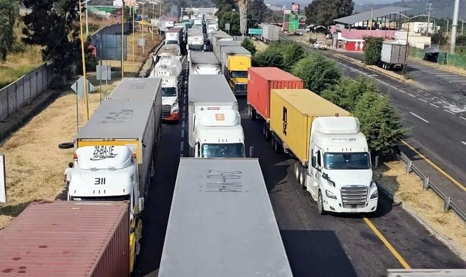 Desafían productores en aduanas y carreteras