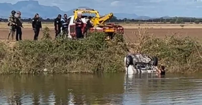Fallecen dos mujeres y un hombre tras volcar vehículo al Canal Bajo