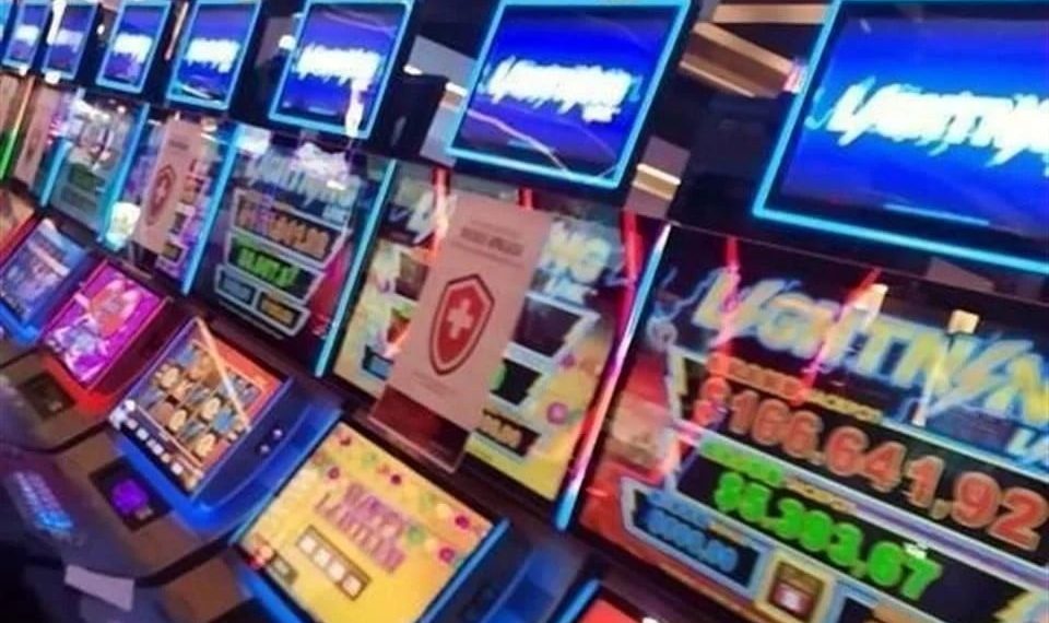 Cierran casinos por lavado; dos son de Grupo Salinas
