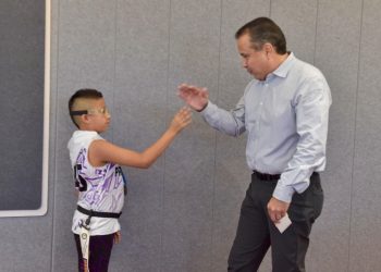 Apoya Toño Astiazarán a 125 deportistas hermosillenses con el Fondo Deportivo