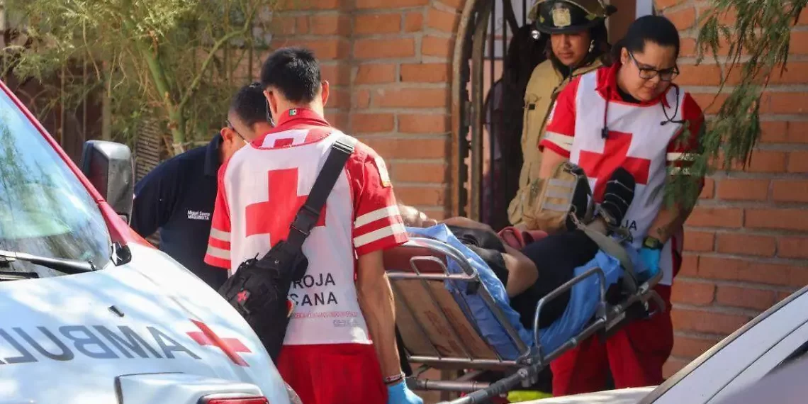 Se desprende techo de vivienda en Hermosillo; una mujer resulta herida