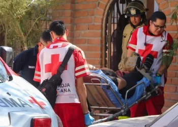 Se desprende techo de vivienda en Hermosillo; una mujer resulta herida