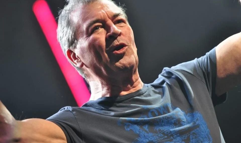 Comparte Ian Gillan, de Deep Purple, deterioro de su vista