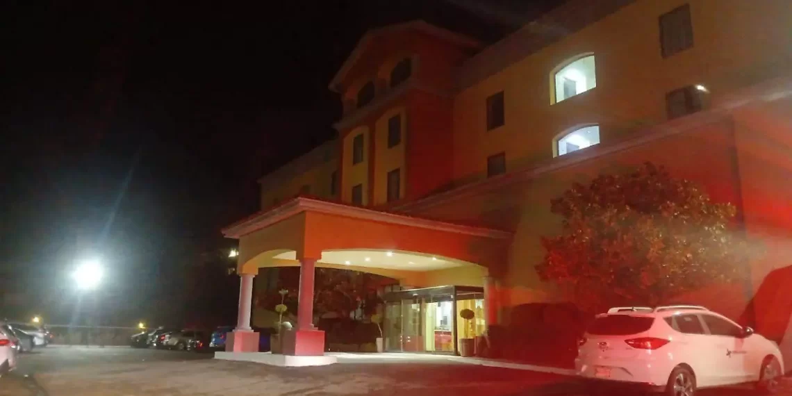 Atienden reporte de intoxicación de 19 personas en hotel de Nogales