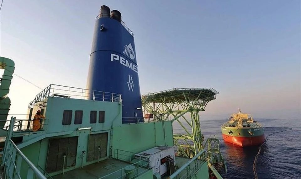 Caen 14% ingresos petroleros; los de Pemex bajan 26%