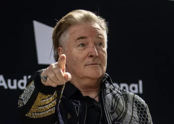 Miguel Mateos celebrará los 40 años de su disco debut “Solos en América”