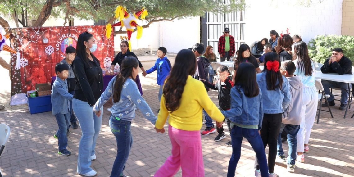Lleva Voluntariado Isssteson felicidad navideña a 500 niños y niñas de ejidos