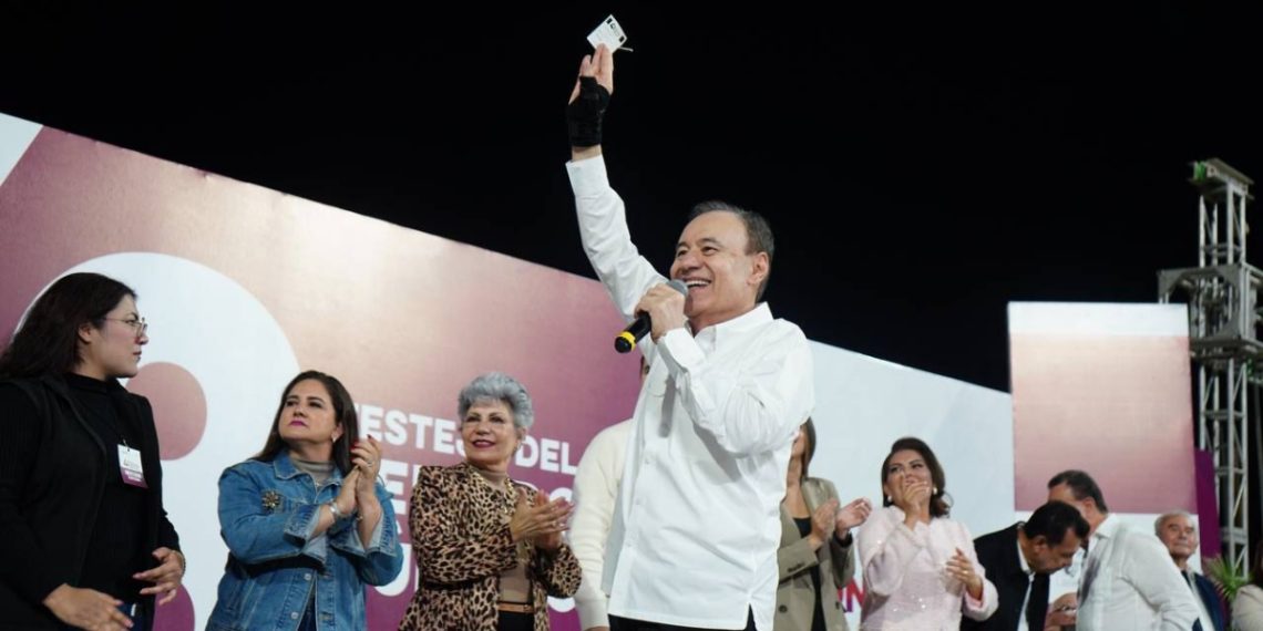 Gobernador Durazo celebra compromiso de trabajadores del estado durante el XLIII Festejo del Servidor Público 2025