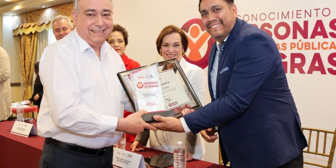 Reconocen a las Personas Servidoras Públicas Íntegras 2025