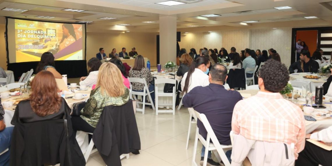 Isssteson capacita a químicos en su día con jornadas académicas