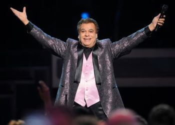 Juan Gabriel derrota a Taylor Swift en los cines mexicanos