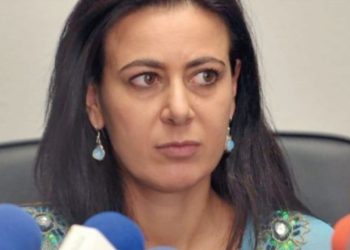 Mamá de Paulette acusa a Netflix de daño moral