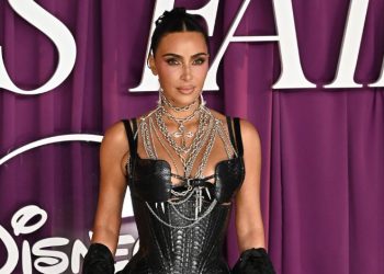 Kim Kardashian es criticada por comprarle a cada uno de sus hijos un cachorro