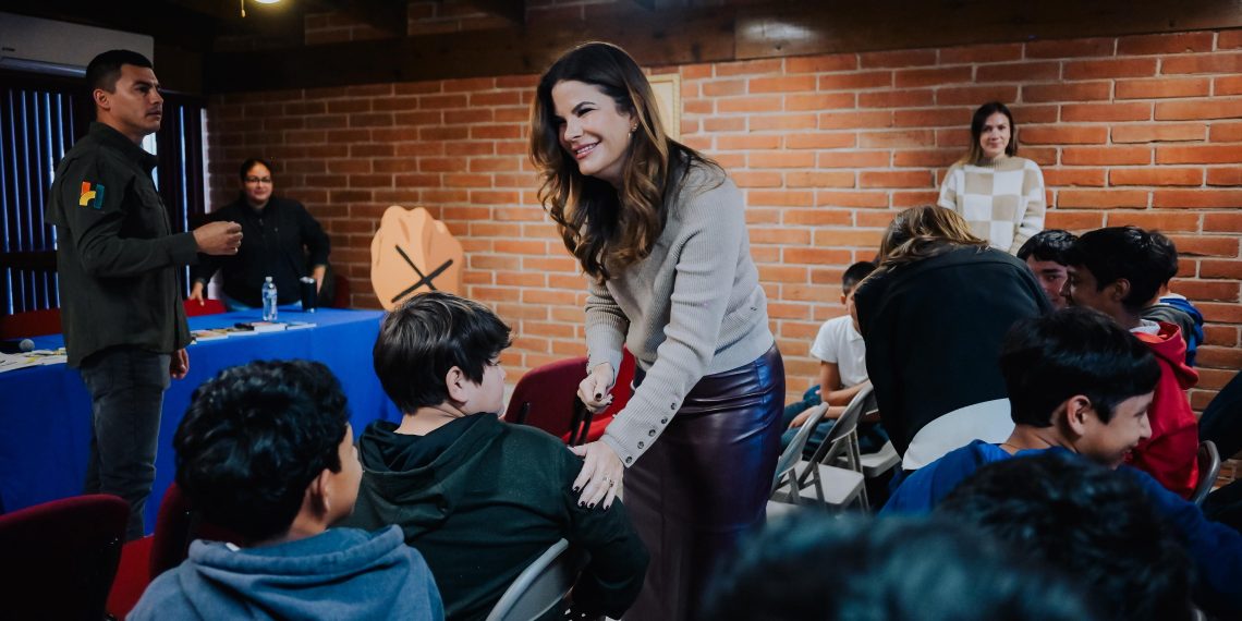 Formaliza Patty Ruibal convenio para llevar el programa “Advertencia” al Instituto Kino