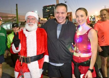 Participa Toño Astiazarán en Trote Navideño