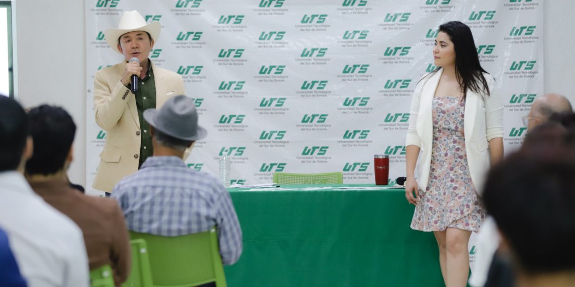 Aportan jóvenes cajemenses ideas para renovar el Parlamento Juvenil