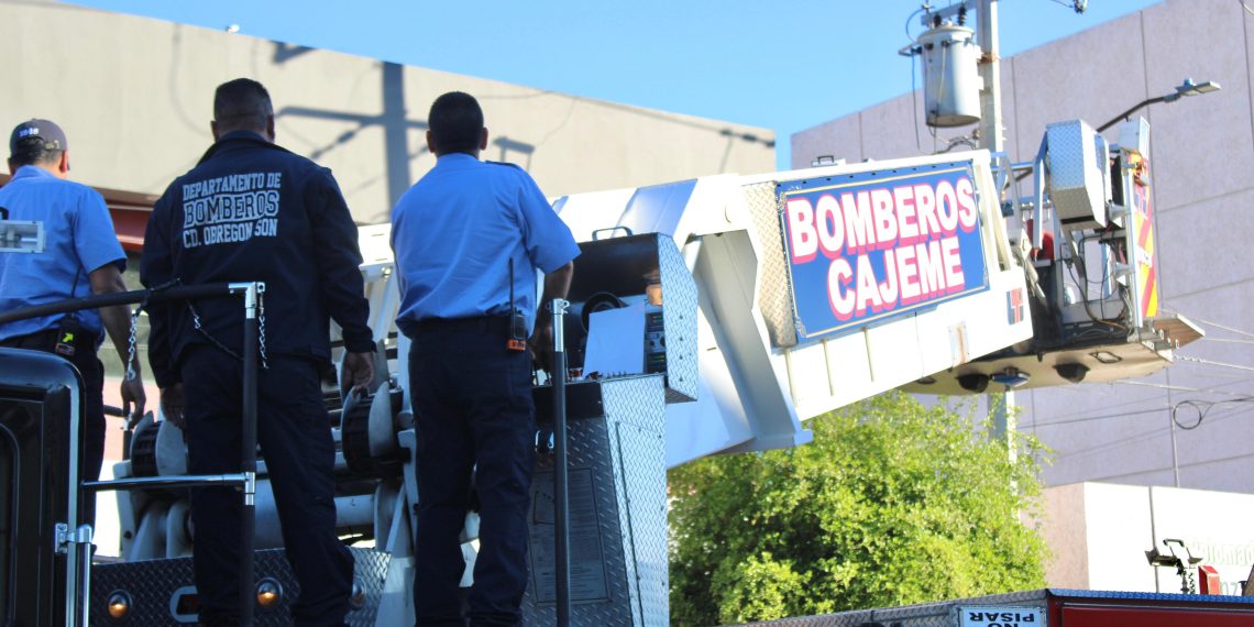 Lamarque entrega equipamiento para fortalecer la protección y operatividad del departamento de bomberos en Cajeme