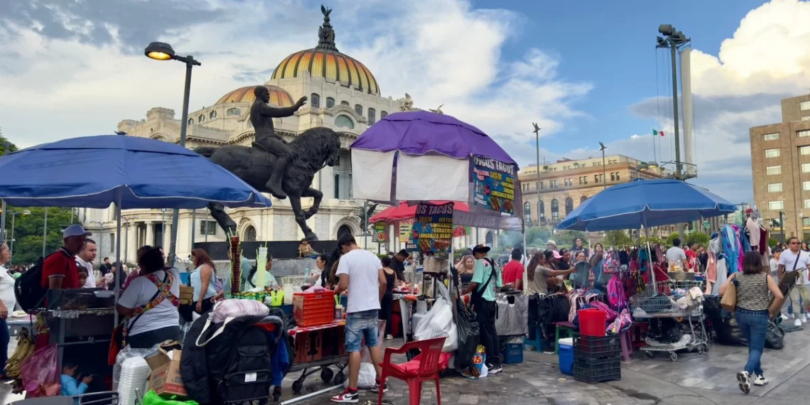 Economía informal contribuyó con 25.4% del PIB en 2024; un récord: Inegi