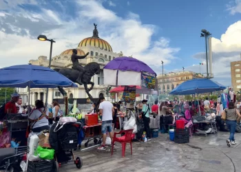Economía informal contribuyó con 25.4% del PIB en 2024; un récord: Inegi