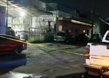 Agresión armada en taller mecánico deja un muerto y un lesionado en la 5 de Mayo