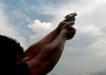 Disparar al aire es un delito y pone vidas en riesgo