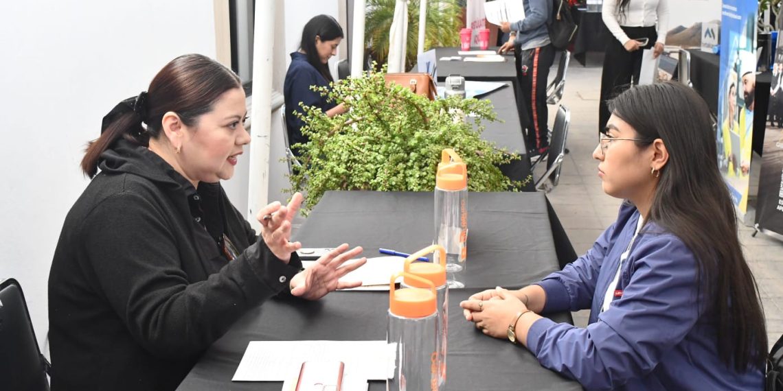 Hermosillenses acuden a la Séptima Feria, Hermosillo CRECE con Empleo