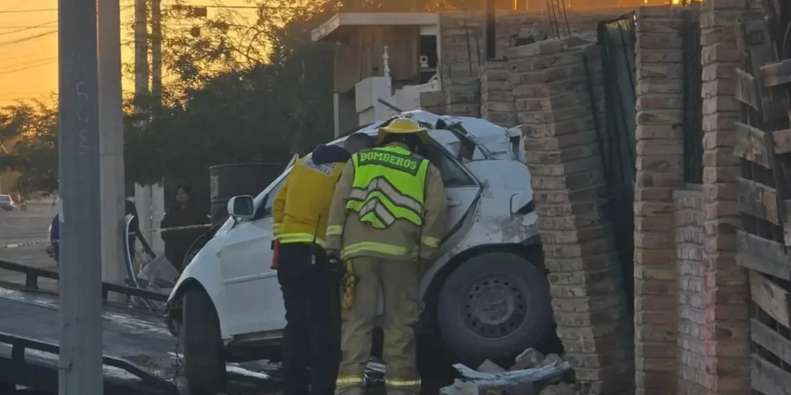 Se estrella vehículo con vivienda en SLRC; hay dos muertos