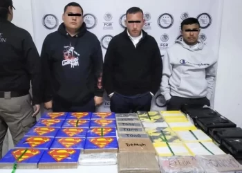 Arrestan a tres pasajeros de autobús en carretera de Sonora; llevaban cargamento de droga