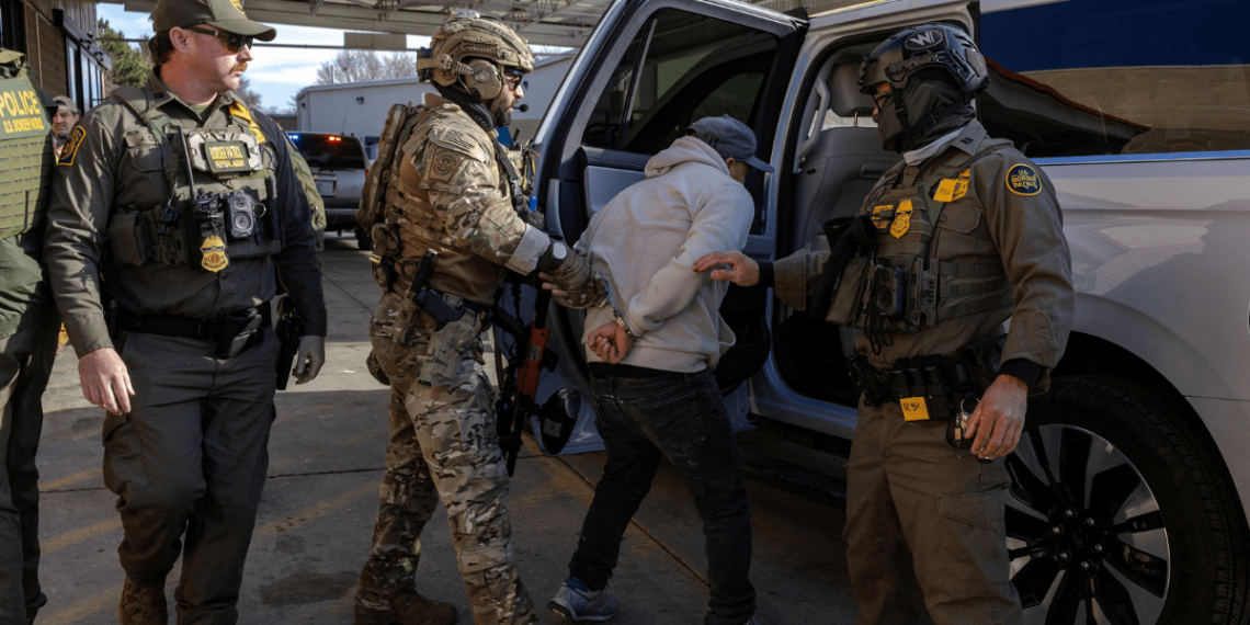 Migrantes aportan casi una quinta parte de los impuestos en Estados Unidos