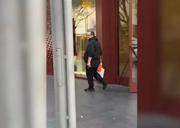 Captan a José Ramón López en tienda de lujo en Houston