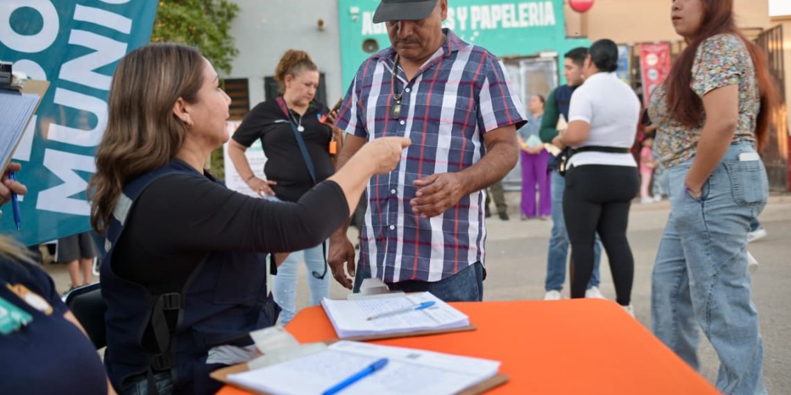 Acerca Ayuntamiento de Hermosillo sus servicios a Puerta del Rey con “Miércoles en tu Colonia”