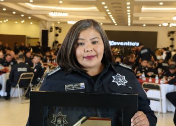 Reconoce Gobernador Durazo a Karla Moroyoqui y Antonio Reyes como Policías del Año en Sonora