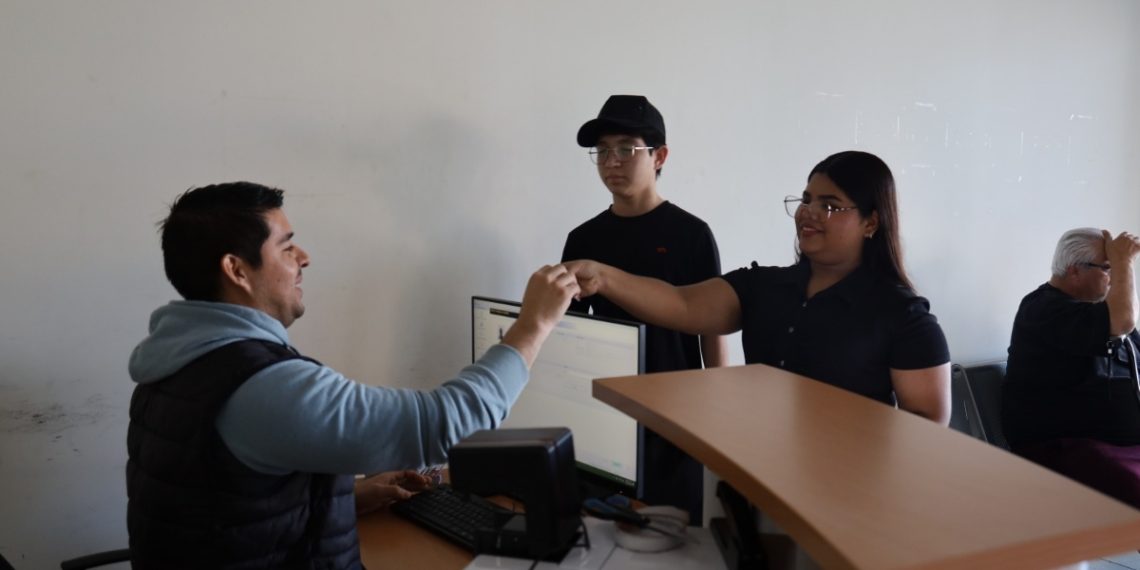 CAUT atienden los sábados con servicio de credencialización a usuarios de transporte en Hermosillo