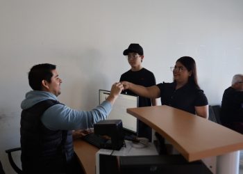 CAUT atienden los sábados con servicio de credencialización a usuarios de transporte en Hermosillo