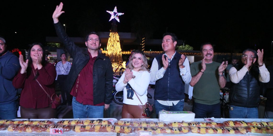Disfrutan 9 mil navojoenses de alegría del Día de Reyes con mega rosca y regalos