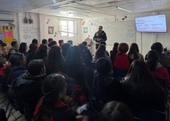Orienta Secretaría de Seguridad sobre consumo digital seguro a estudiantes de Nogales
