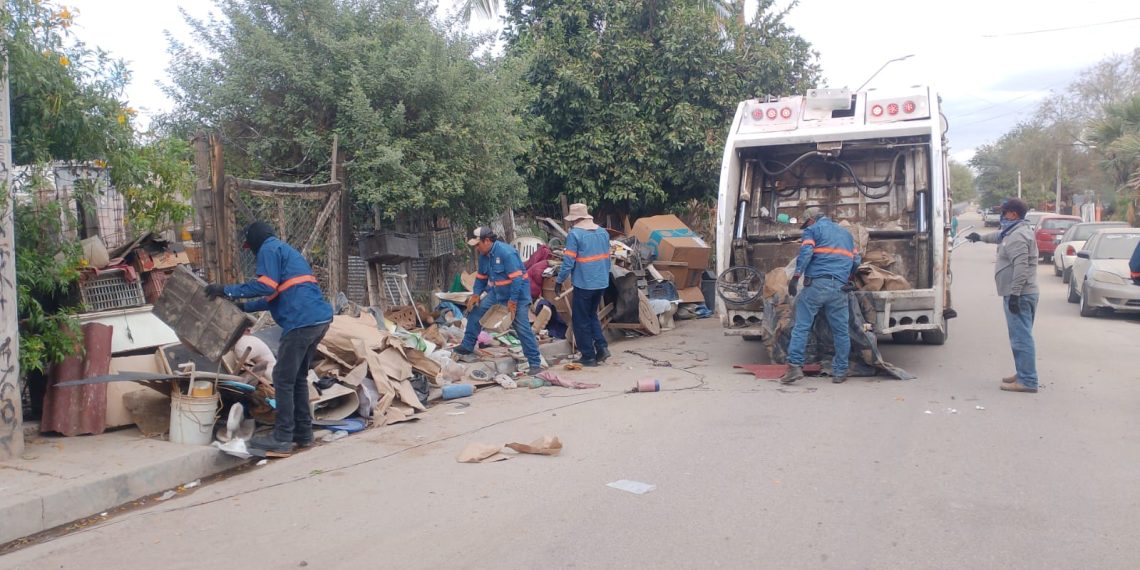 Realiza Ayuntamiento jornada de descacharre en la colonia Laura Alicia Frías