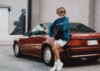 Karol G cura mal de amores facturando