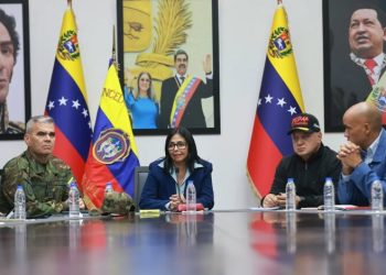 Delcy Rodríguez asume presidencia de Venezuela; Trump la amenaza