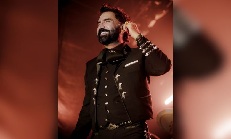 Alejandro Fernández reaparece tras cirugía de emergencia