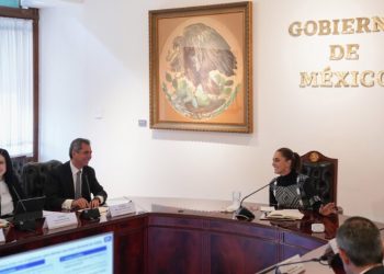 Sheinbaum se reúne con gobernadora de Banxico y miembros de ABM
